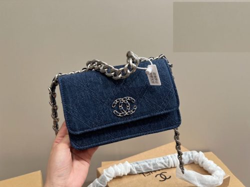 WALLET ON CHAIN CHANEL 19 HANDBAG