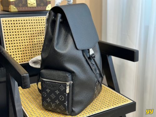 Louis Vuitton Las Vegas Caesars Men's.