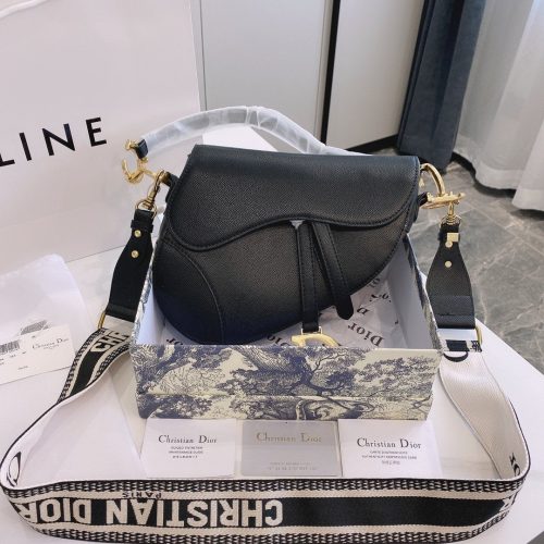 Legitimo Leather Bag. Diorr Classic and Elegant