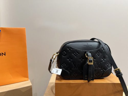 Louis Vuitton Saumur