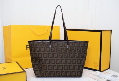 FENDI ZUCCA TOTE BAG IN BROWN AND BLACK WITH GOLD HARDWARE, 8BH185