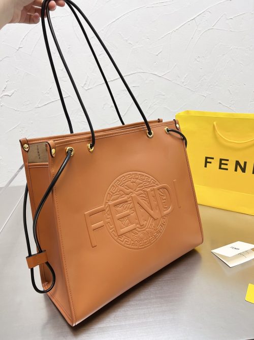 FENDI FENDACE BROWN PEEKABOO TOT