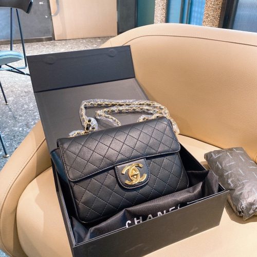 CHANEL CLASSIC FLAP BAG