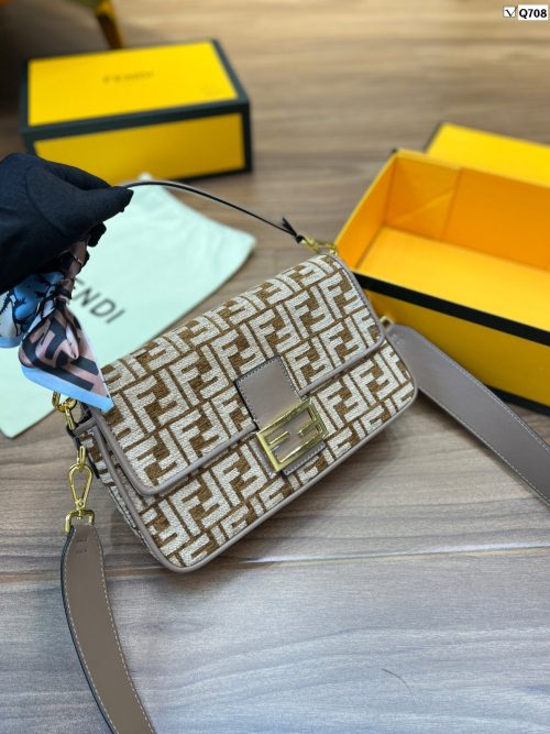 FENDI BAGUETTE