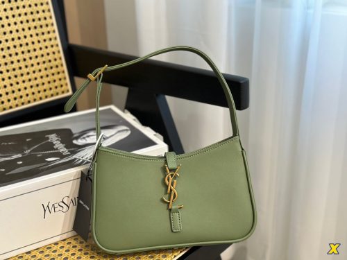 Le 5 A 7 Saint Laurent