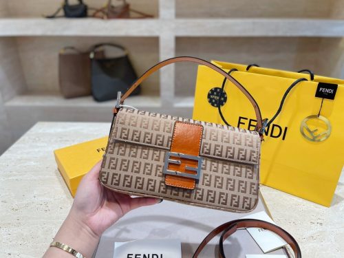Fendi Women Baguette 1997 Beige Split Leather Bag