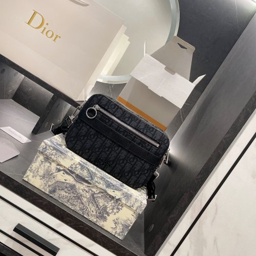 DIOR OBLIQUE SAFARI MESSENGER