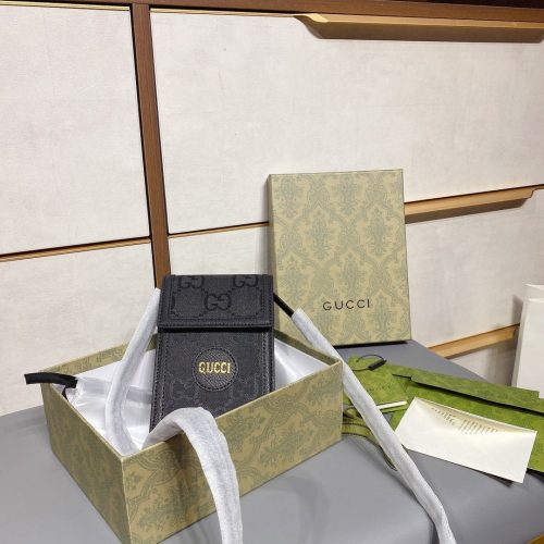 GUCCI Off the Grid Shoulder Bag