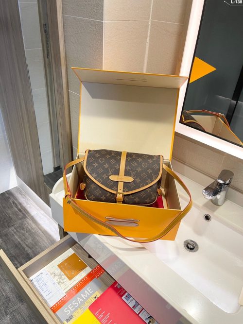 Louis Vuitton Monogram Saumur 30 Shoulder Bag M42256 LV Auth 45500