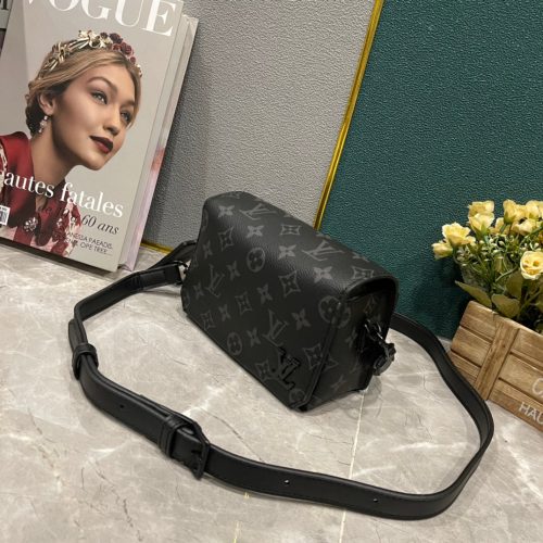 ouis Vuitton Steamer Wearable Wallet 'Monogram Eclipse'