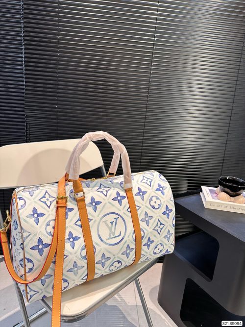 LV By The Pool Illustre Resort Key Ring And Bag Charm