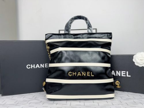 CHANEL 22 SMALL HANDBAG