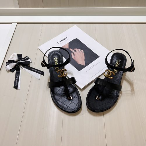 CHANEL SANDALS WHITE QUILTED
