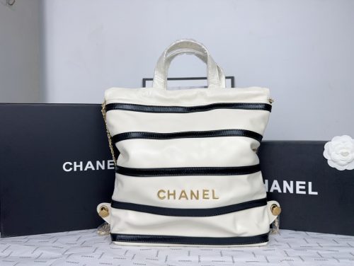 CHANEL 22 SMALL HANDBAG
