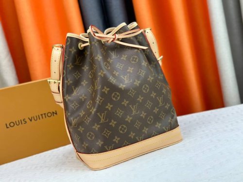 LOUIS VUITTON Monogram Noe bag
