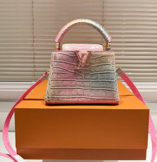 Capucines MM Bag